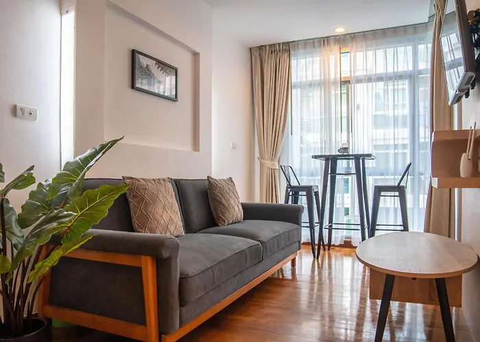 Recently Renovated Pool View Apartment In Modern Complex