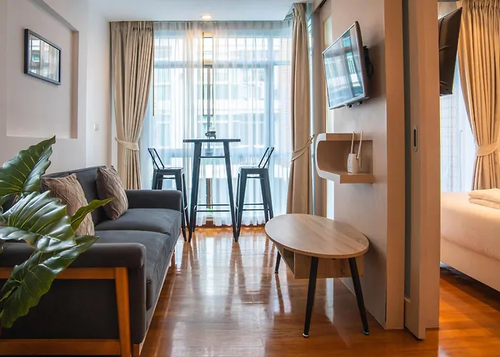 Recently Renovated Pool View Apartment In Modern Complex