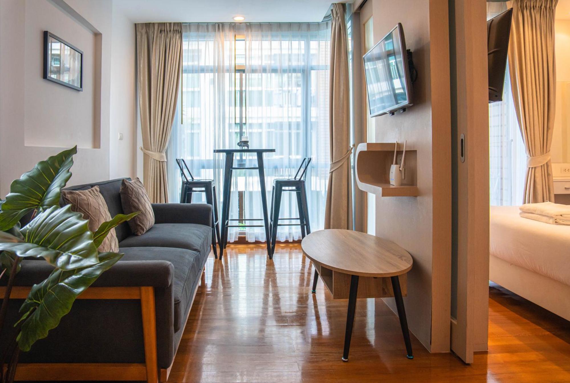 Apartemen Recently Renovated Pool View In Modern Complex