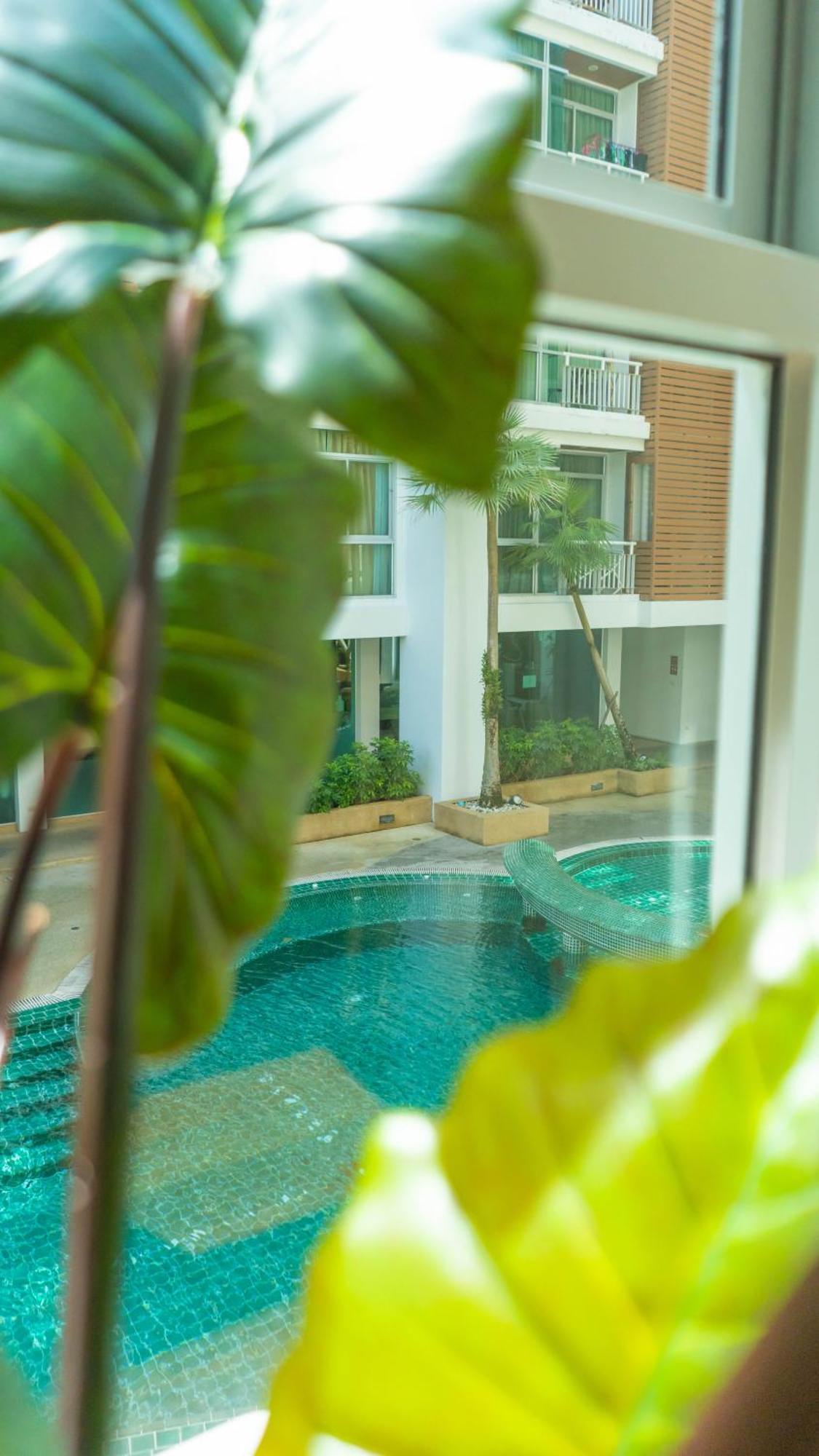 Apartemen Recently Renovated Pool View In Modern Complex